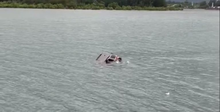 mobil tenggelam di Ulee Lheue