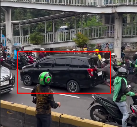 mobil calya nabrak di kemayoran