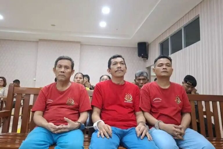 Tiga terdakwa dalam kasus ini adalah Kapten Kapal Sea Dragon Batam