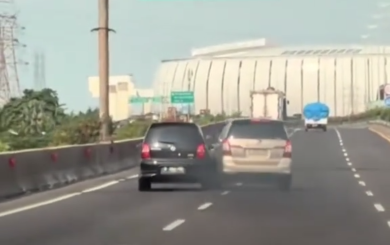 INNVOVA SENGGOL LIVINA DI JALAN TOL.